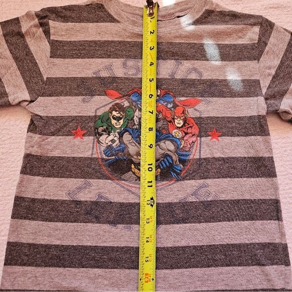 Boys size 6, 5/6 t shirts, Justice League, Batman, and Yoda - Picture 11 of 14